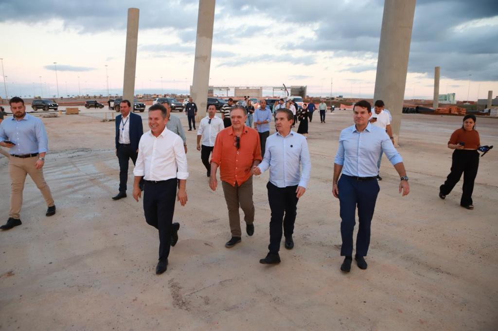 Sérgio Ricardo e equipe do Tribunal de Contas vistoriaram as obras junto com o governador Mauro Mendes